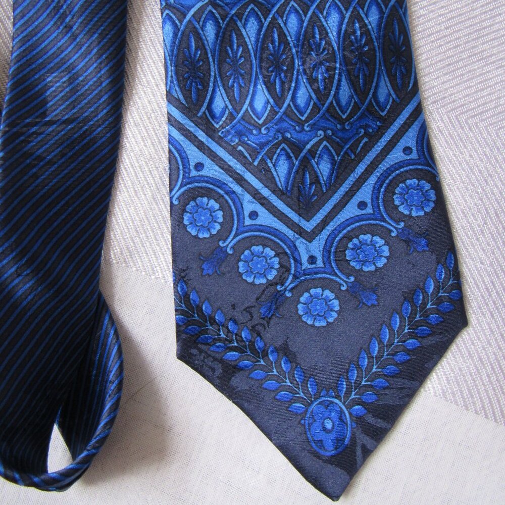 V2 by Versace Men's silk tie Navy Blue, made in Italy - Picture 4 of 7